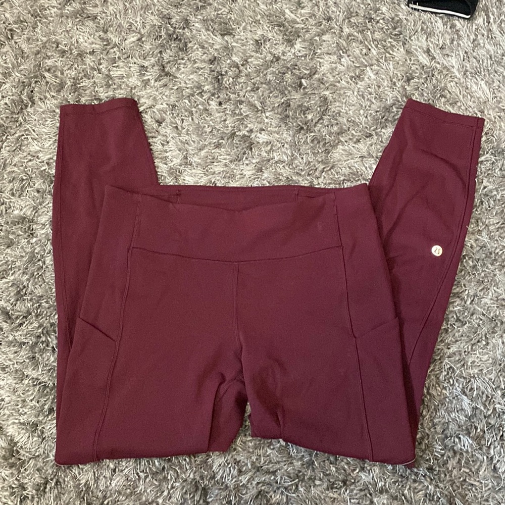 Wunder Under maroon leggings. Size 8